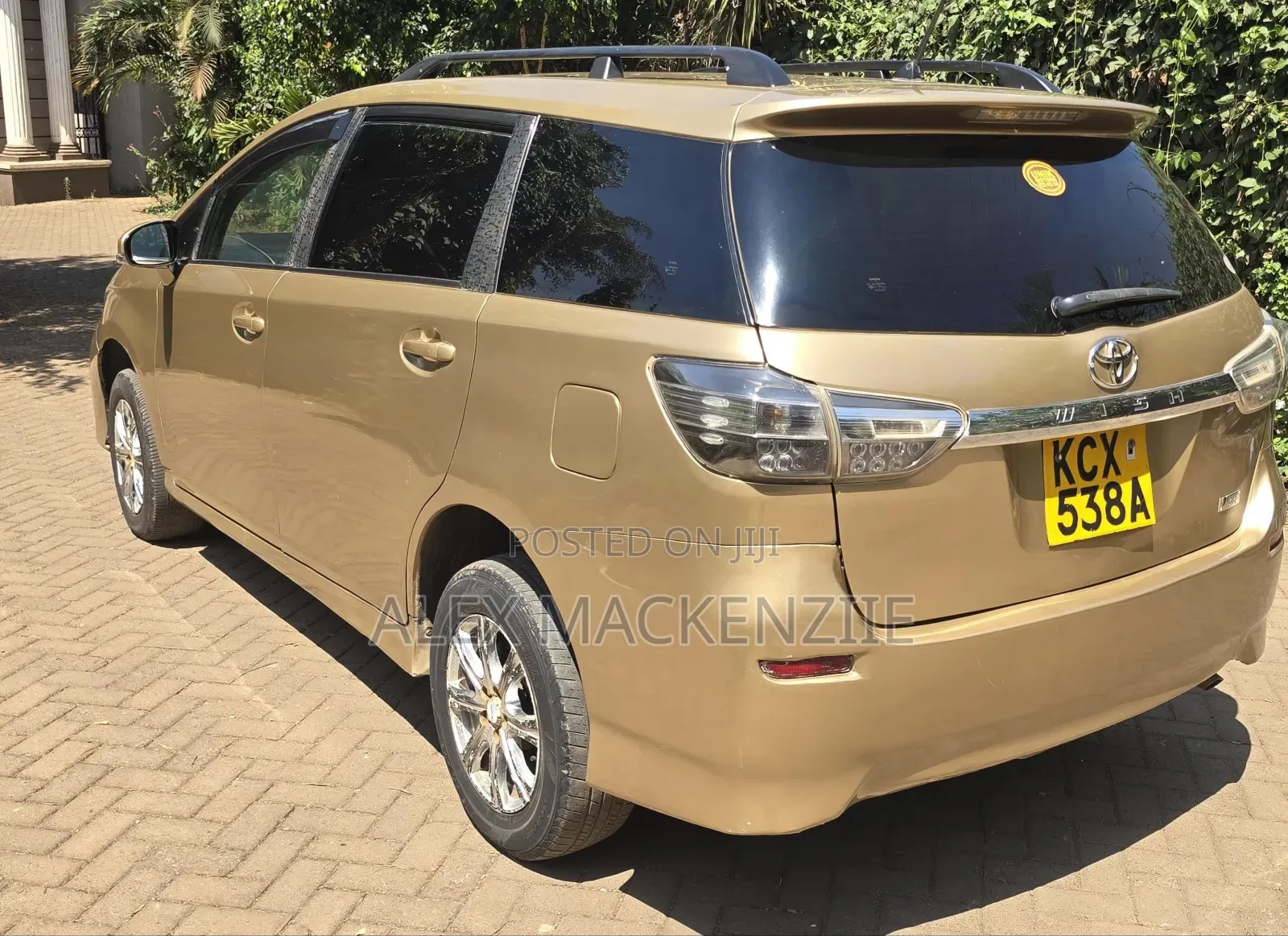 Toyota Wish 2012 Gold
