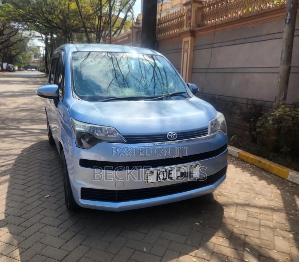 Toyota Spade 2014 Blue