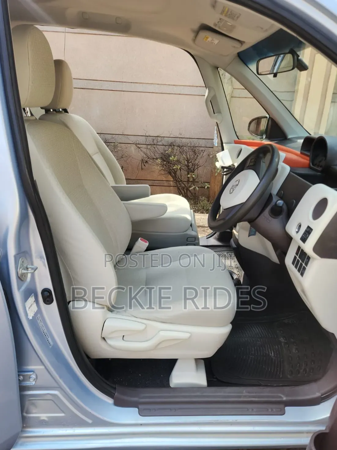 Toyota Spade 2014 Blue