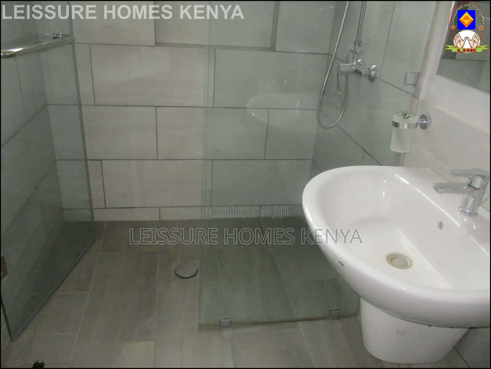 4bdrm Duplex in Riverside Drive for sale