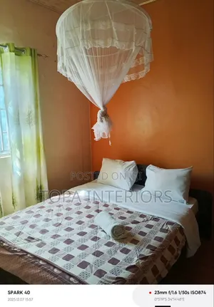 4x6 and 5x6 Round Ceiling Mosquito Nets