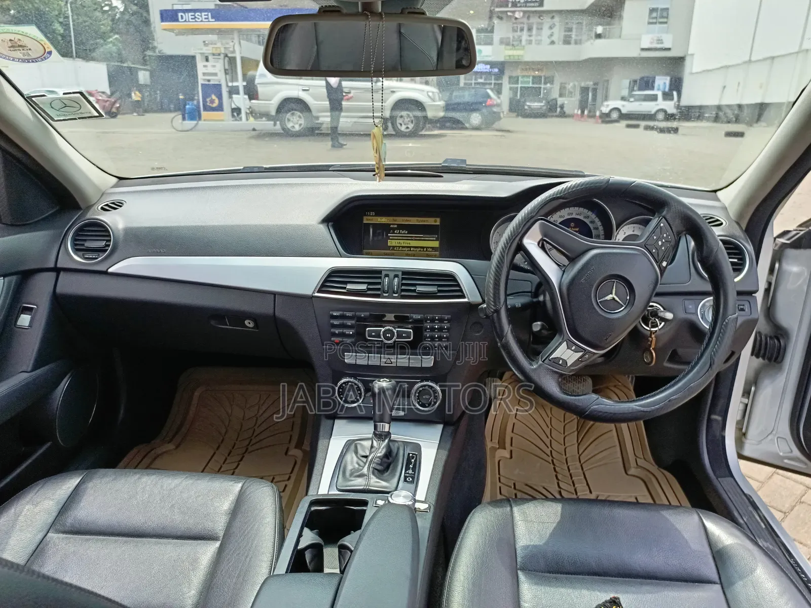 Mercedes-Benz C200 2011 Silver