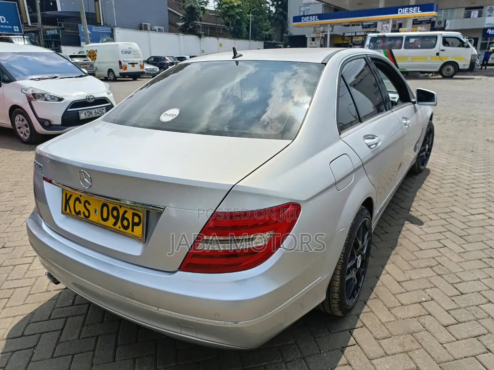 Mercedes-Benz C200 2011 Silver
