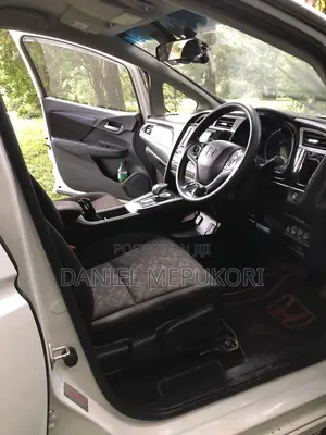 Honda Fit Shuttle 1.5 Hybrid 2WD 2019 White