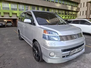 Toyota Voxy Z 2WD 8-Seater 2005 Silver
