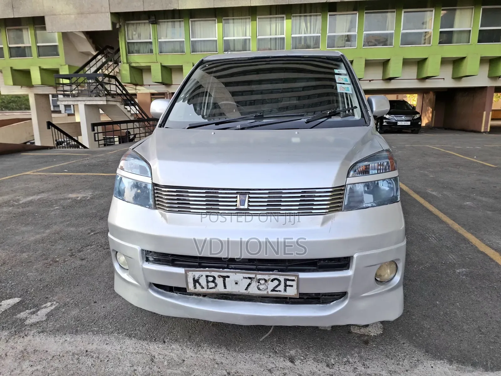 Toyota Voxy Z 2WD 8-Seater 2005 Silver