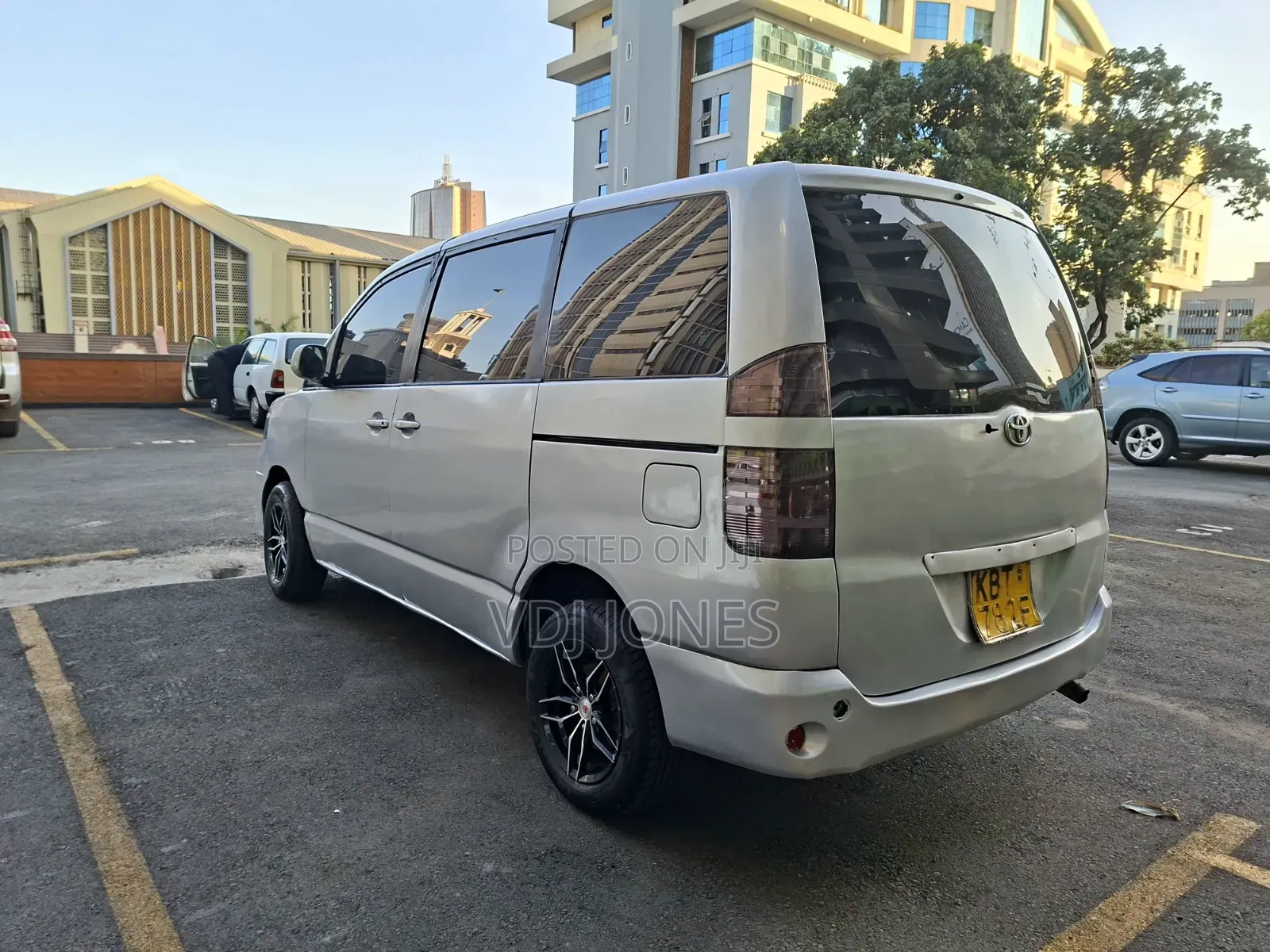Toyota Voxy Z 2WD 8-Seater 2005 Silver