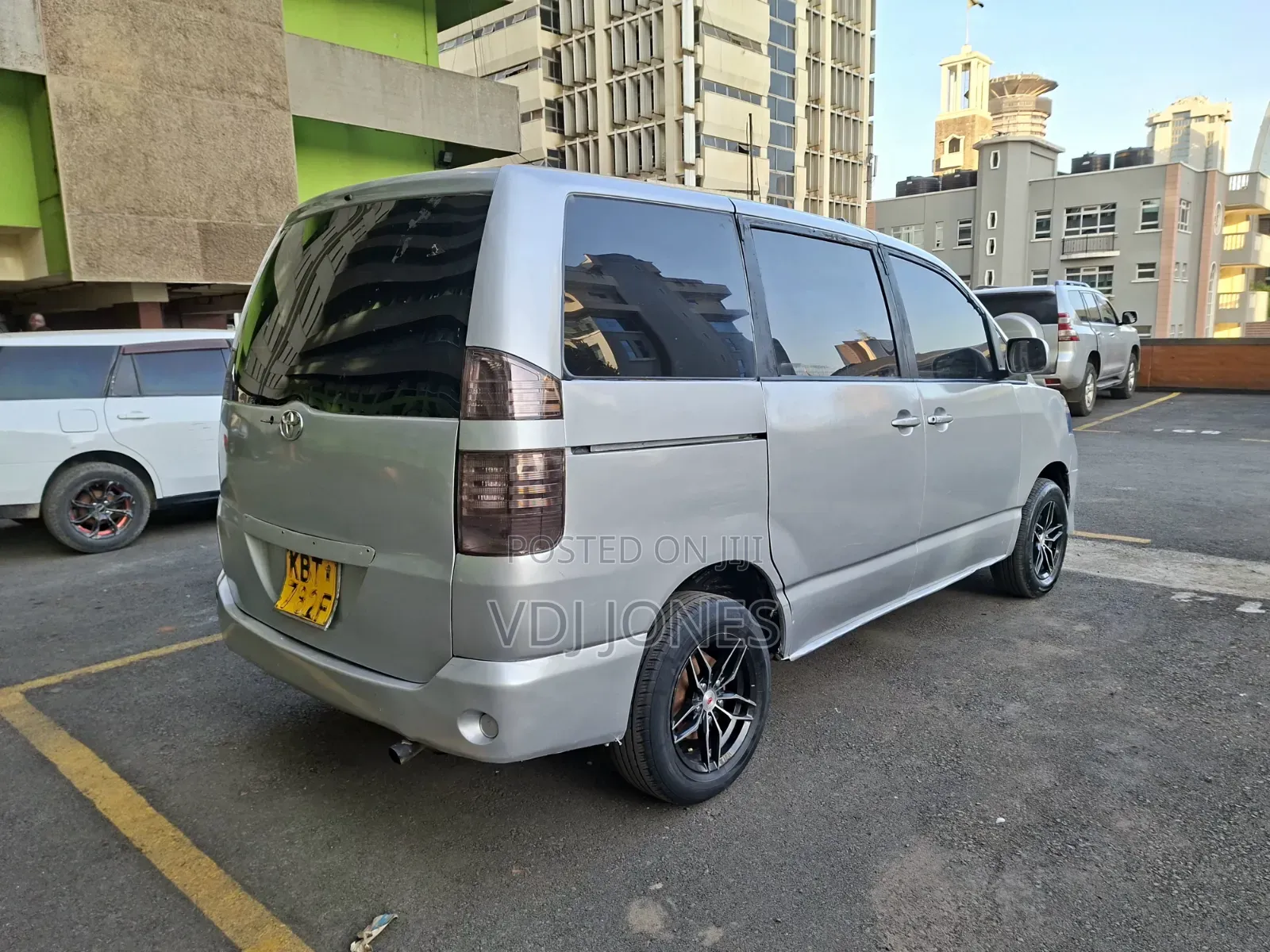 Toyota Voxy Z 2WD 8-Seater 2005 Silver