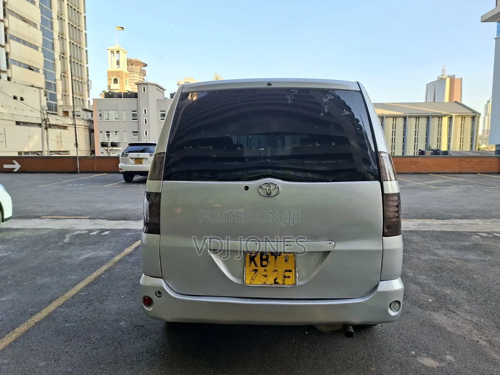 Toyota Voxy Z 2WD 8-Seater 2005 Silver
