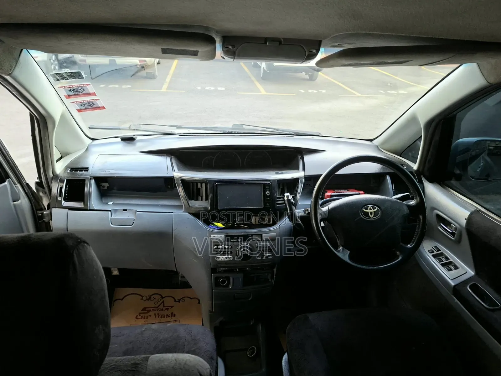 Toyota Voxy Z 2WD 8-Seater 2005 Silver