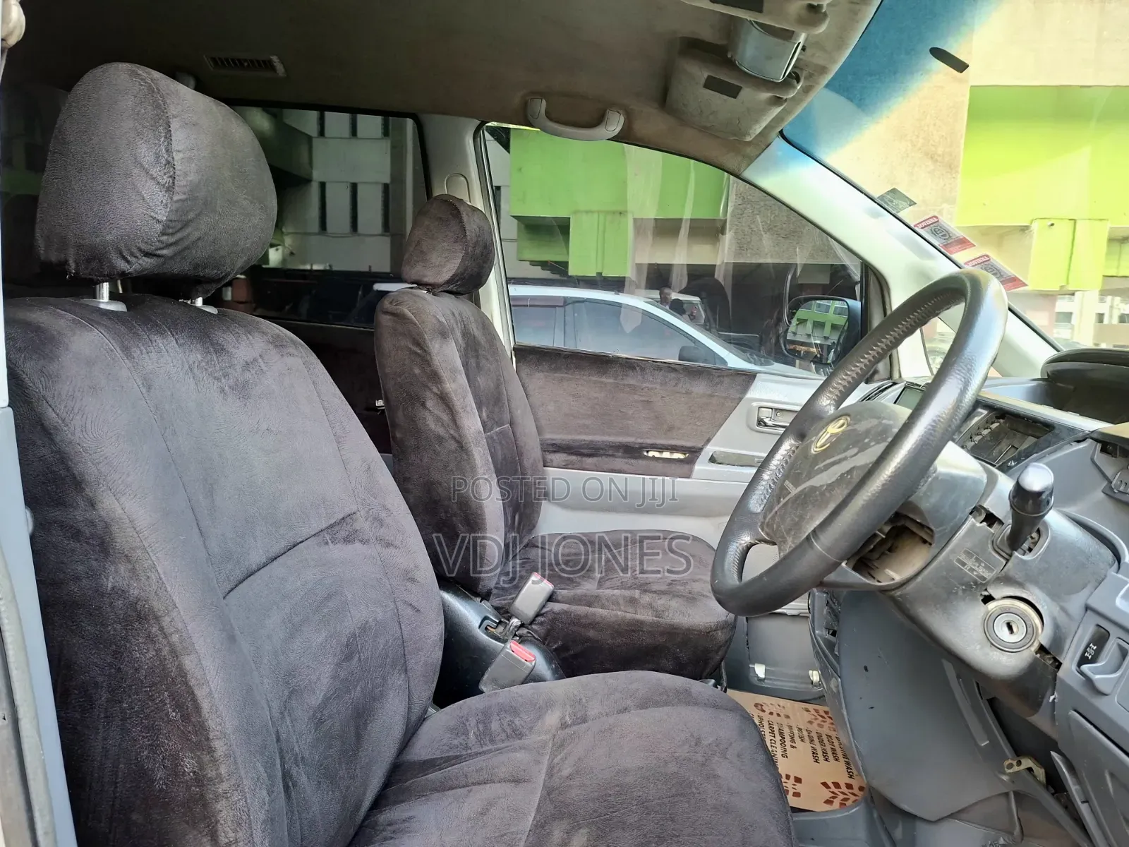 Toyota Voxy Z 2WD 8-Seater 2005 Silver
