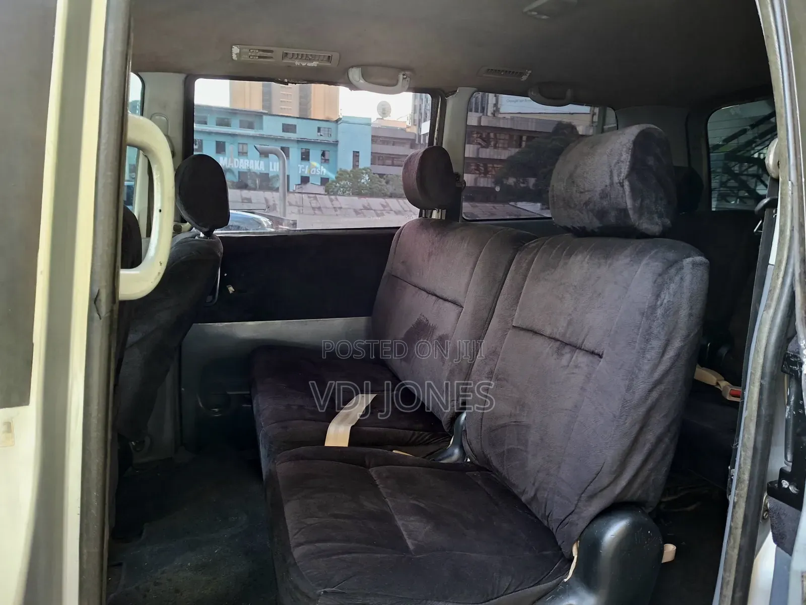 Toyota Voxy Z 2WD 8-Seater 2005 Silver