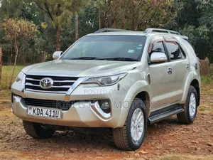 Toyota Fortuner 2012 Silver