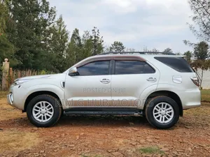 Toyota Fortuner 2012 Silver