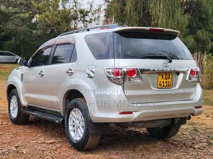 Toyota Fortuner 2012 Silver