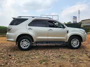 Toyota Fortuner 2012 Silver