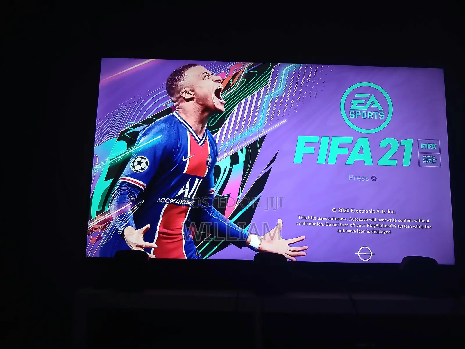 PS4 Slim 500GB + 2 Pads + FIFA 21 + Charging Dock