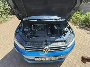 Volkswagen Touran 2016 Blue