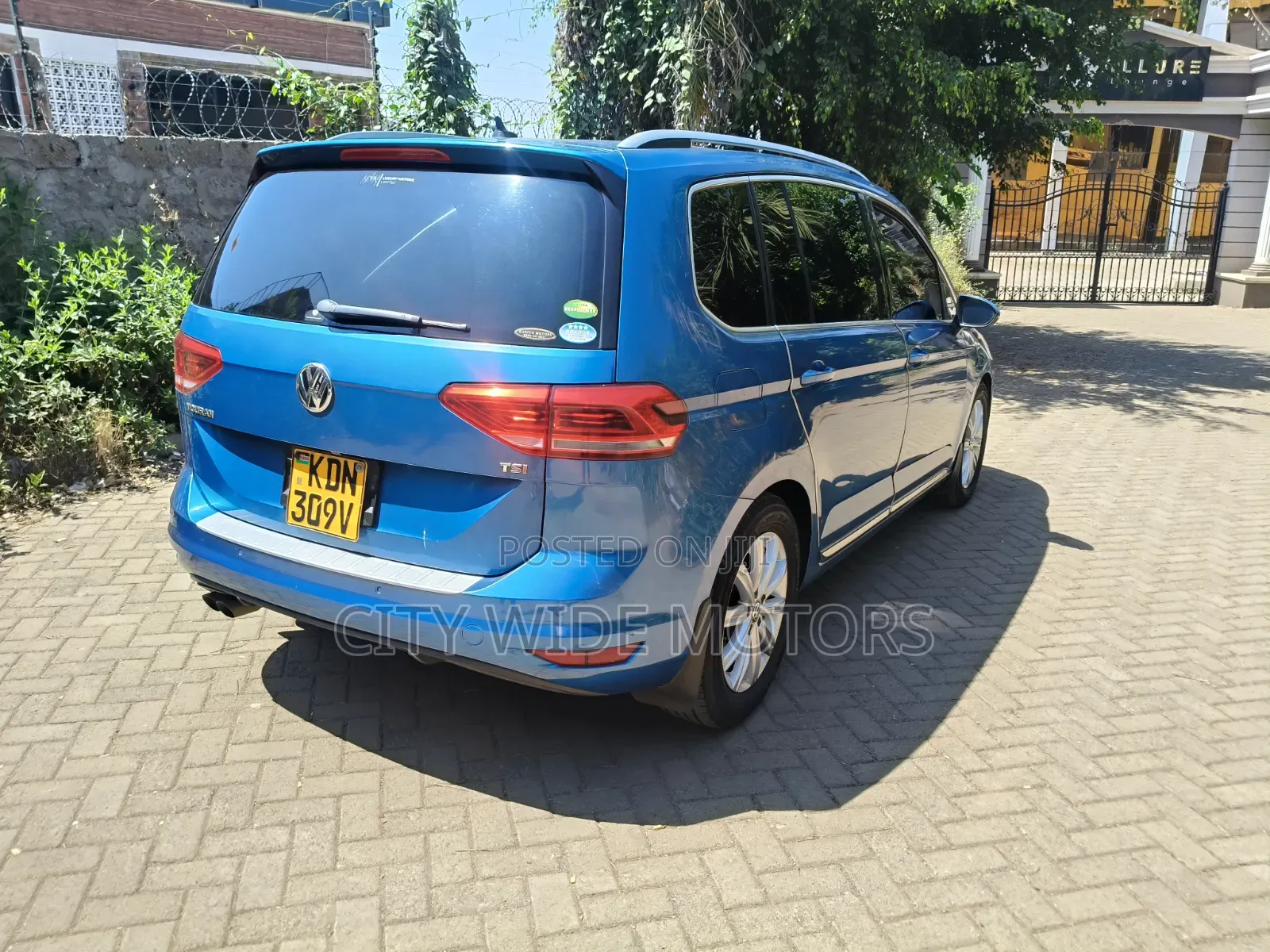 Volkswagen Touran 2016 Blue