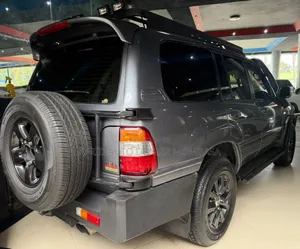 Toyota Land Cruiser 2002 Gray