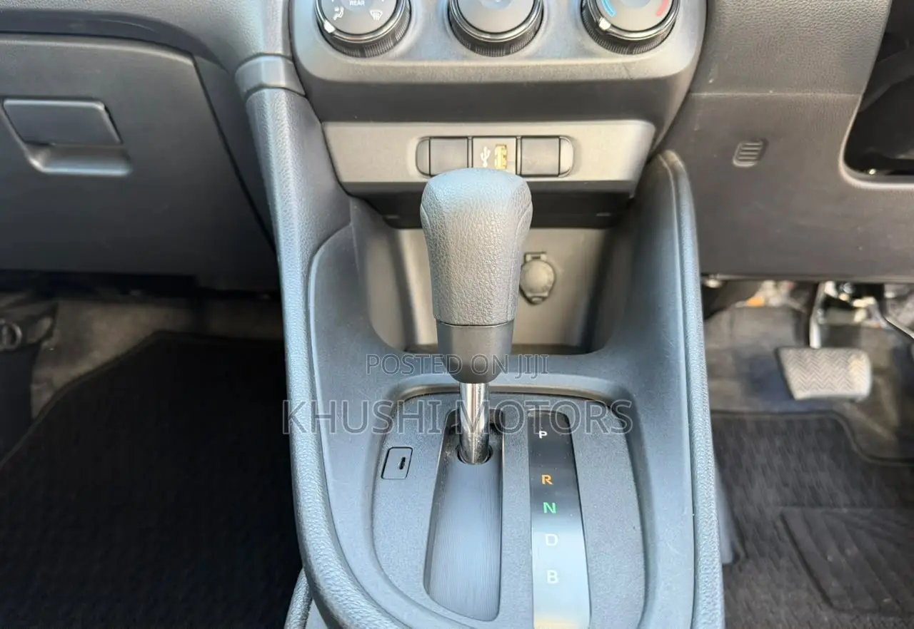 Toyota Yaris 2020 Silver