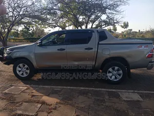 Toyota Hilux 2016 Gray