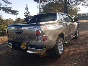 Toyota Hilux 2016 Gray