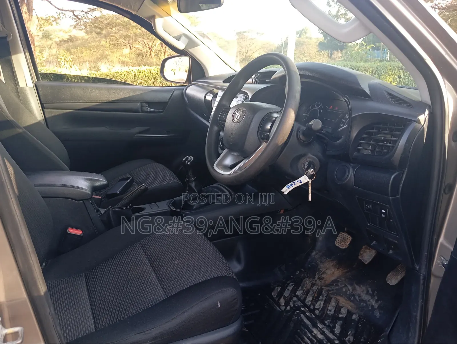 Toyota Hilux 2016 Gray
