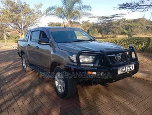 Toyota Hilux 2016 Gray