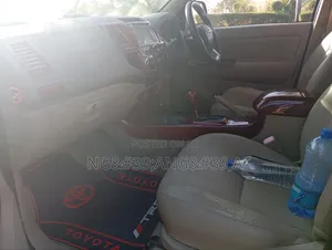 Toyota Hilux 2012 Black