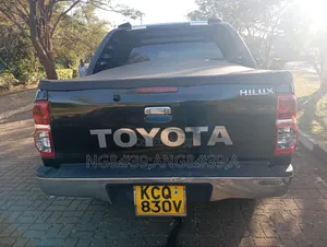 Toyota Hilux 2012 Black