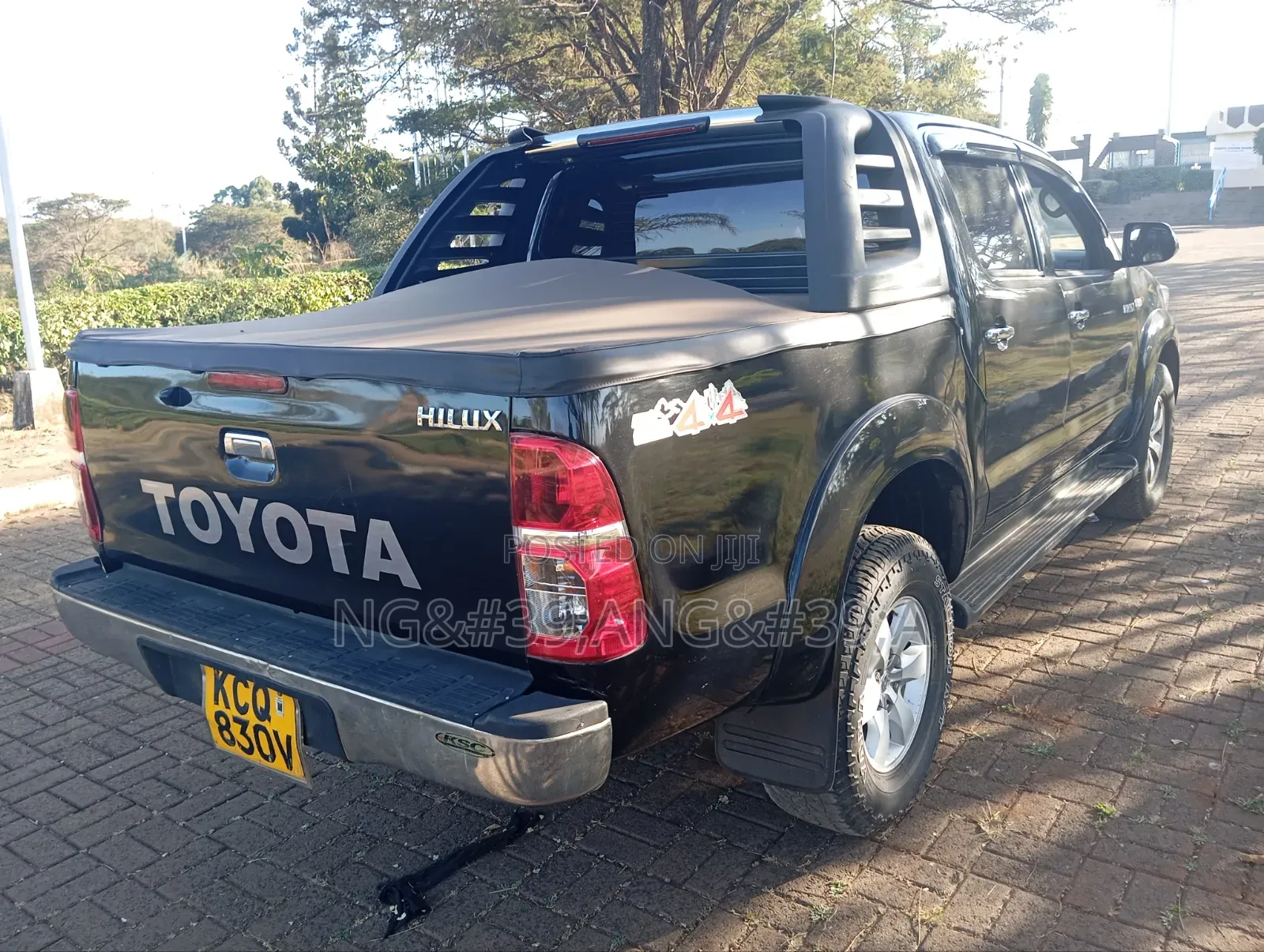 Toyota Hilux 2012 Black