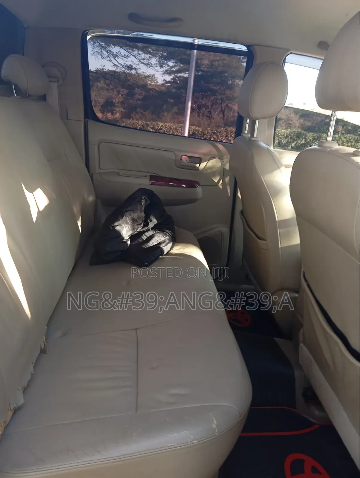 Toyota Hilux 2012 Black