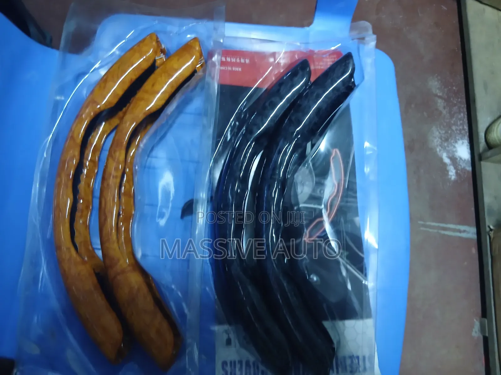 Universal Sporty Style 2 PCS Carbon Steering Cover