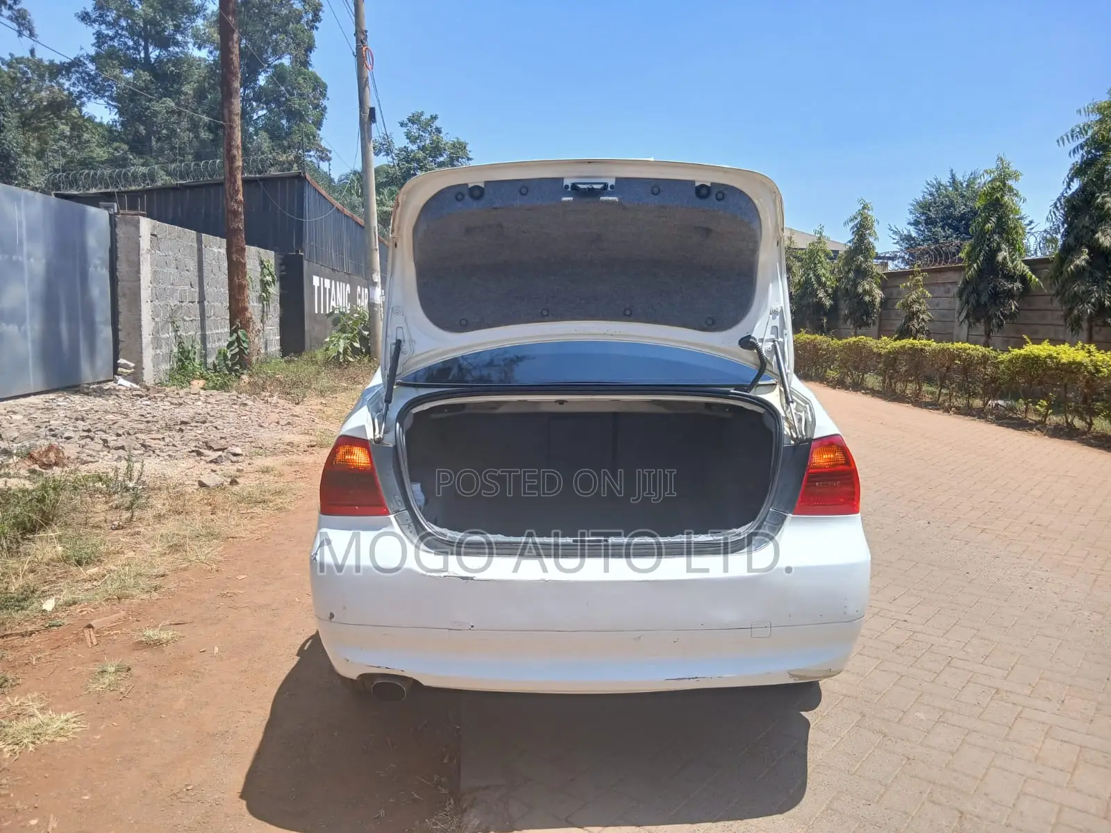 BMW 320i 2007 White