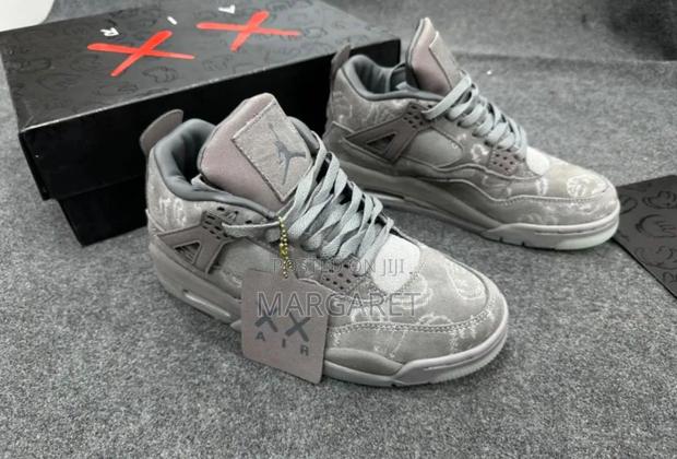 J4 Kaws Sneakers - thumbnail 2