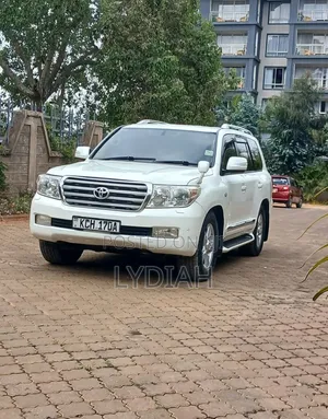 Toyota Land Cruiser 2010 White
