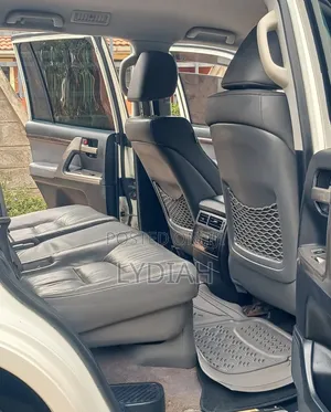 Toyota Land Cruiser 2010 White