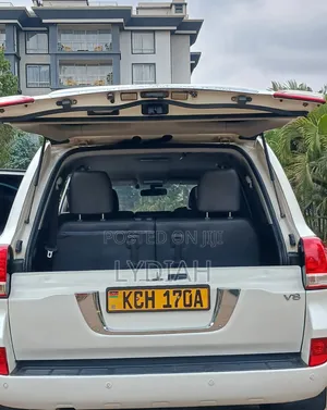 Toyota Land Cruiser 2010 White