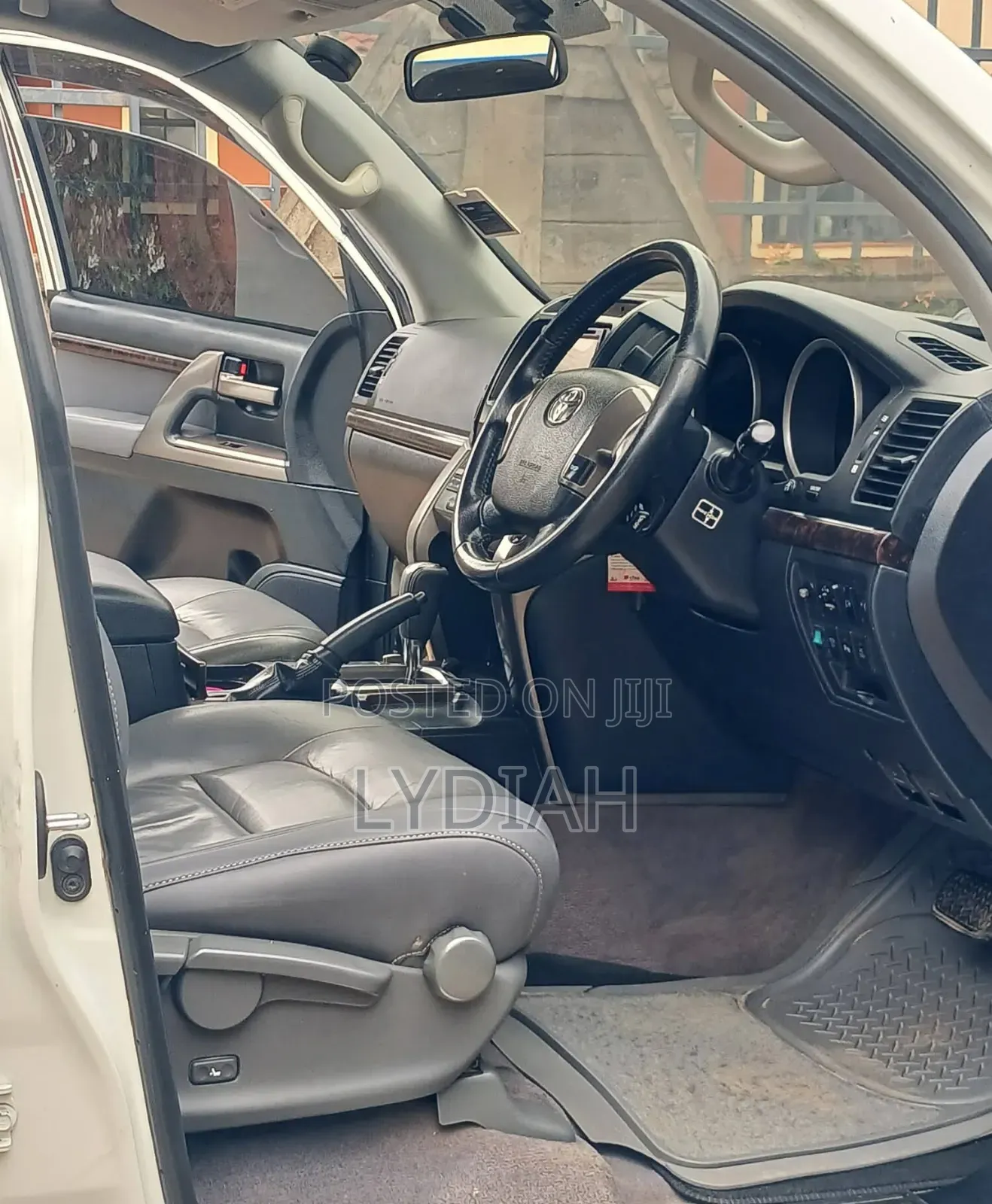 Toyota Land Cruiser 2010 White