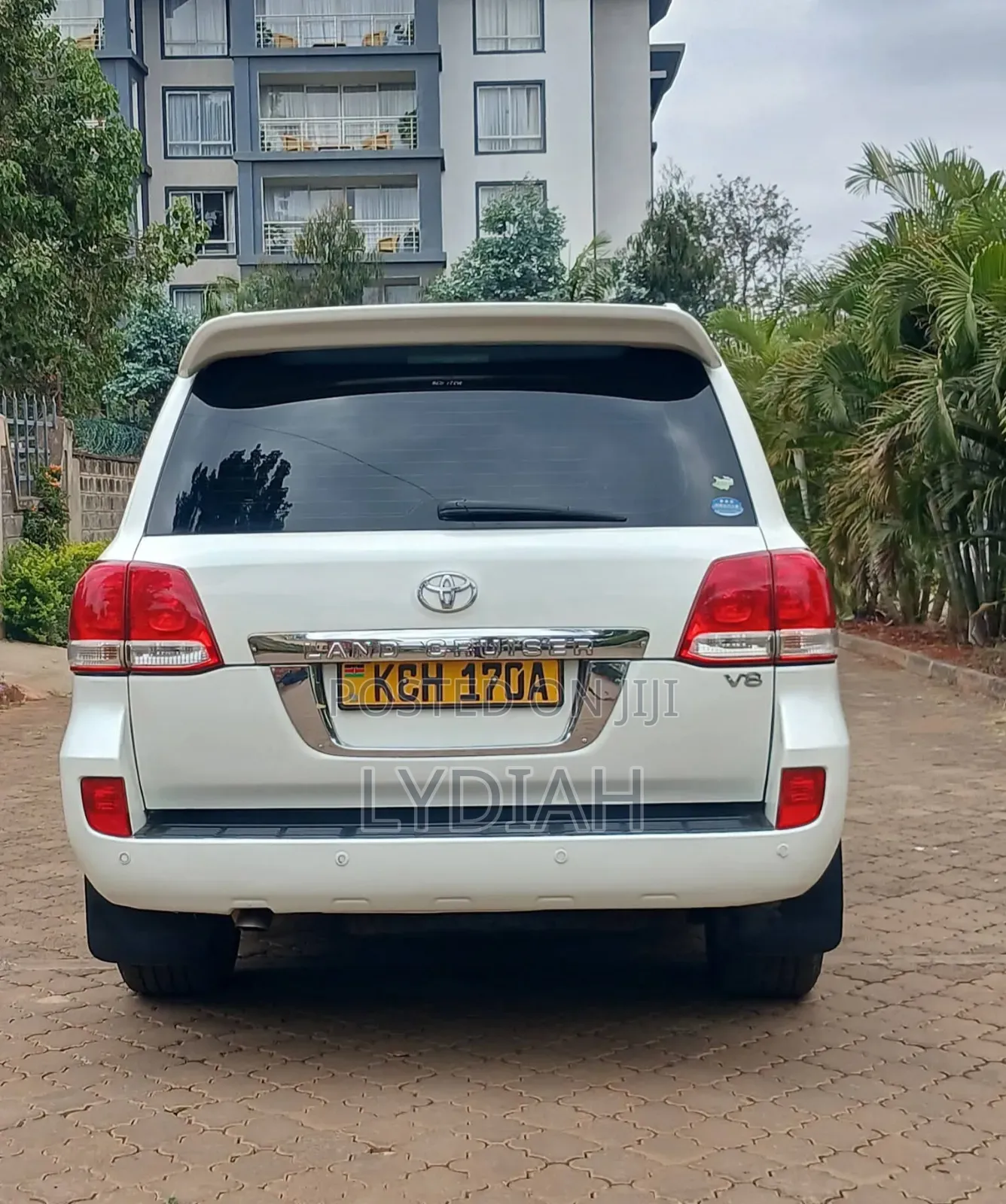 Toyota Land Cruiser 2010 White