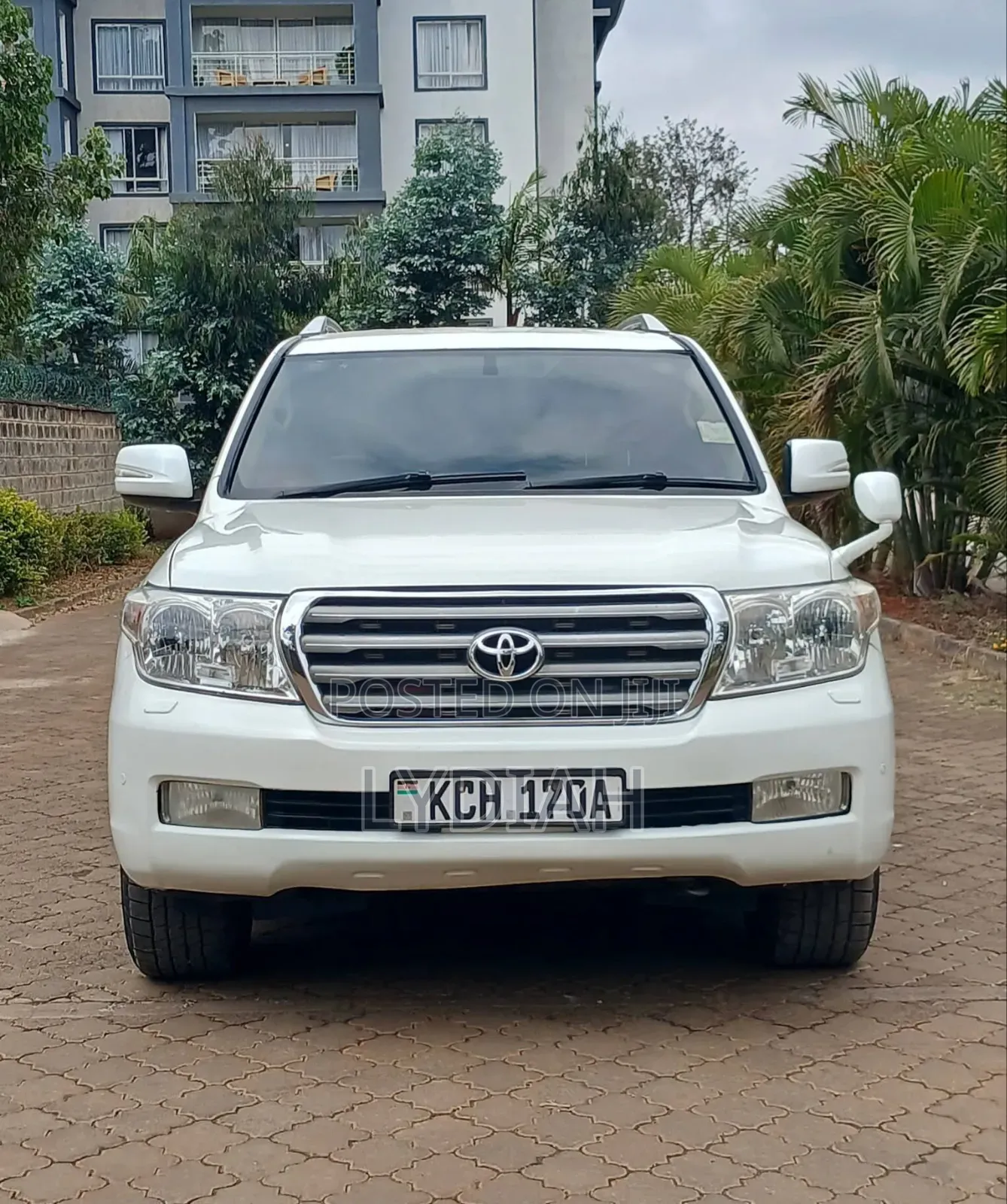 Toyota Land Cruiser 2010 White