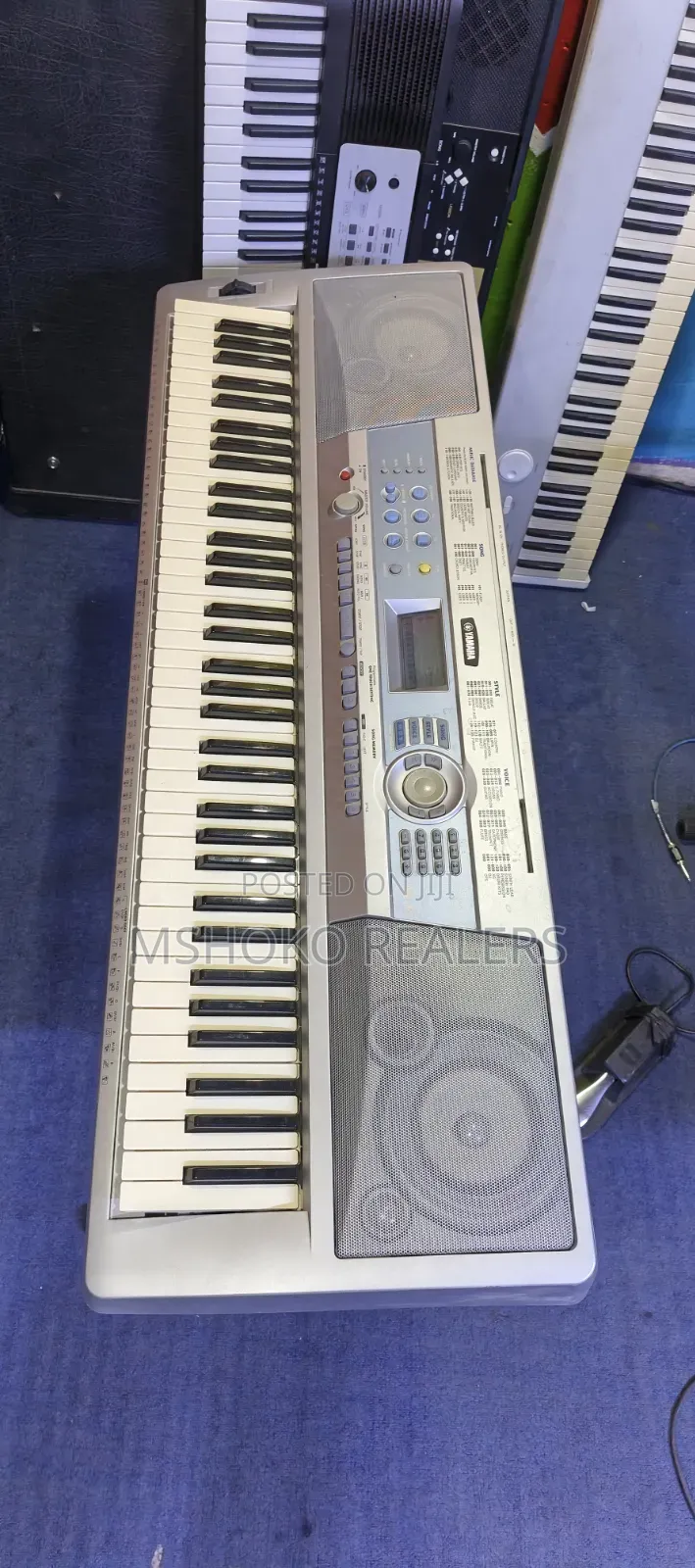 Digital Piano. 76 Keyss DGX 200