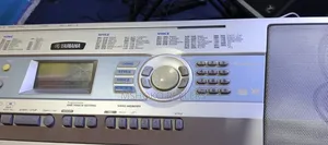 Digital Piano. 76 Keyss DGX 200