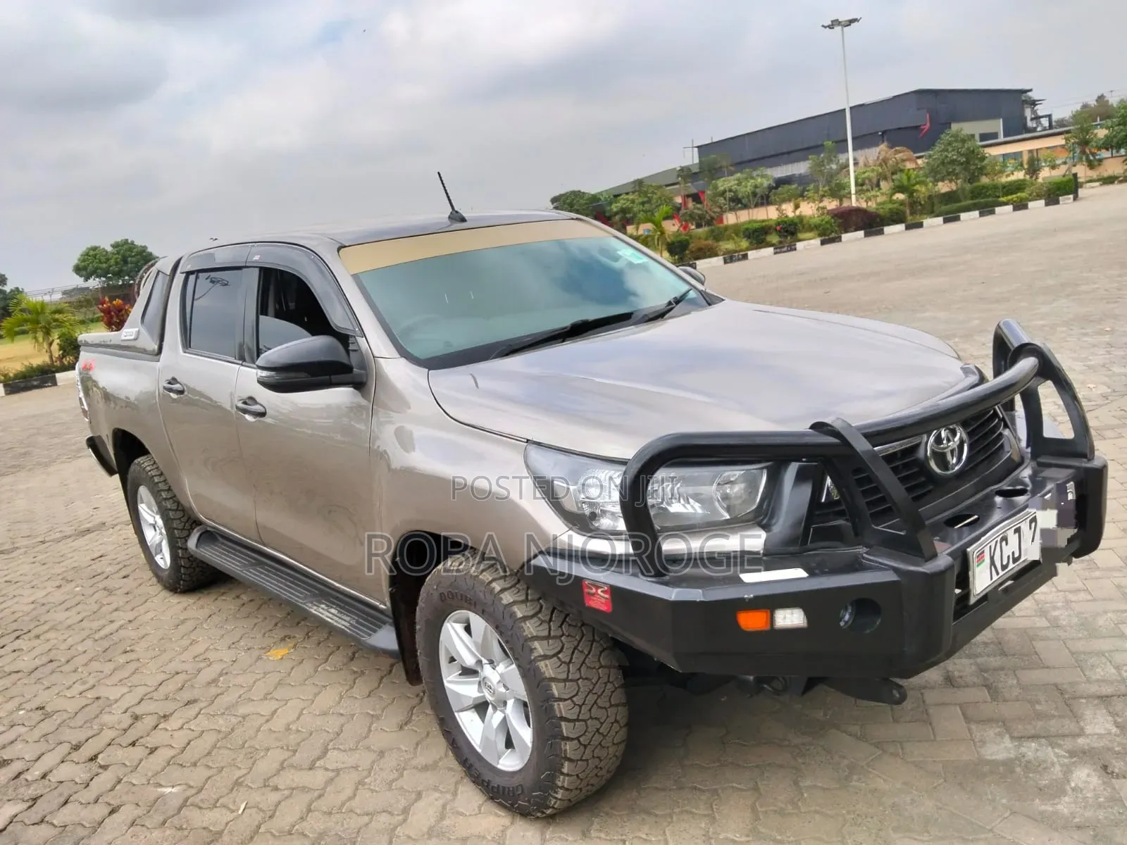Toyota Hilux 2017 Brown