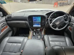 Toyota Land Cruiser 2006 White