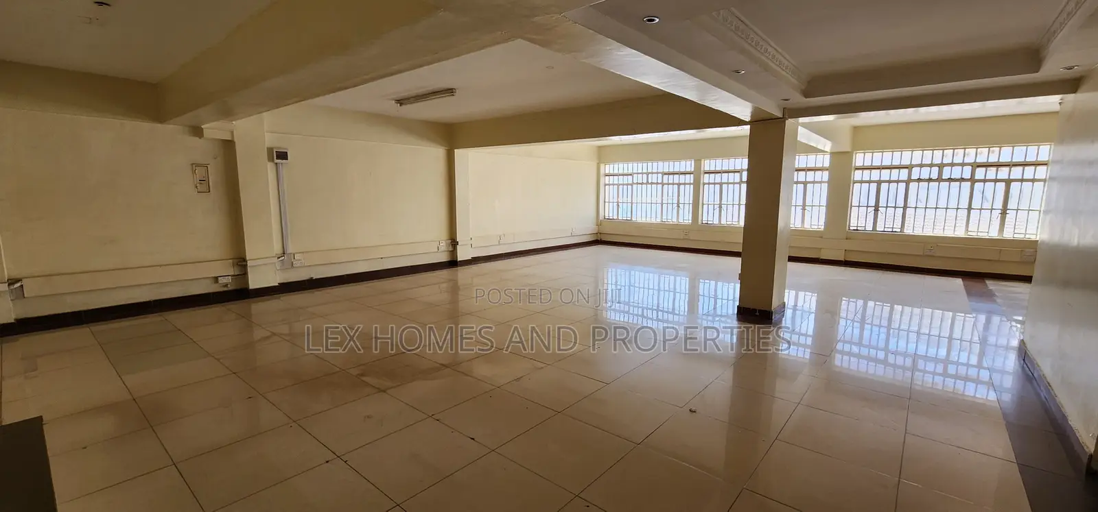 1380sqft Office Space to Let
