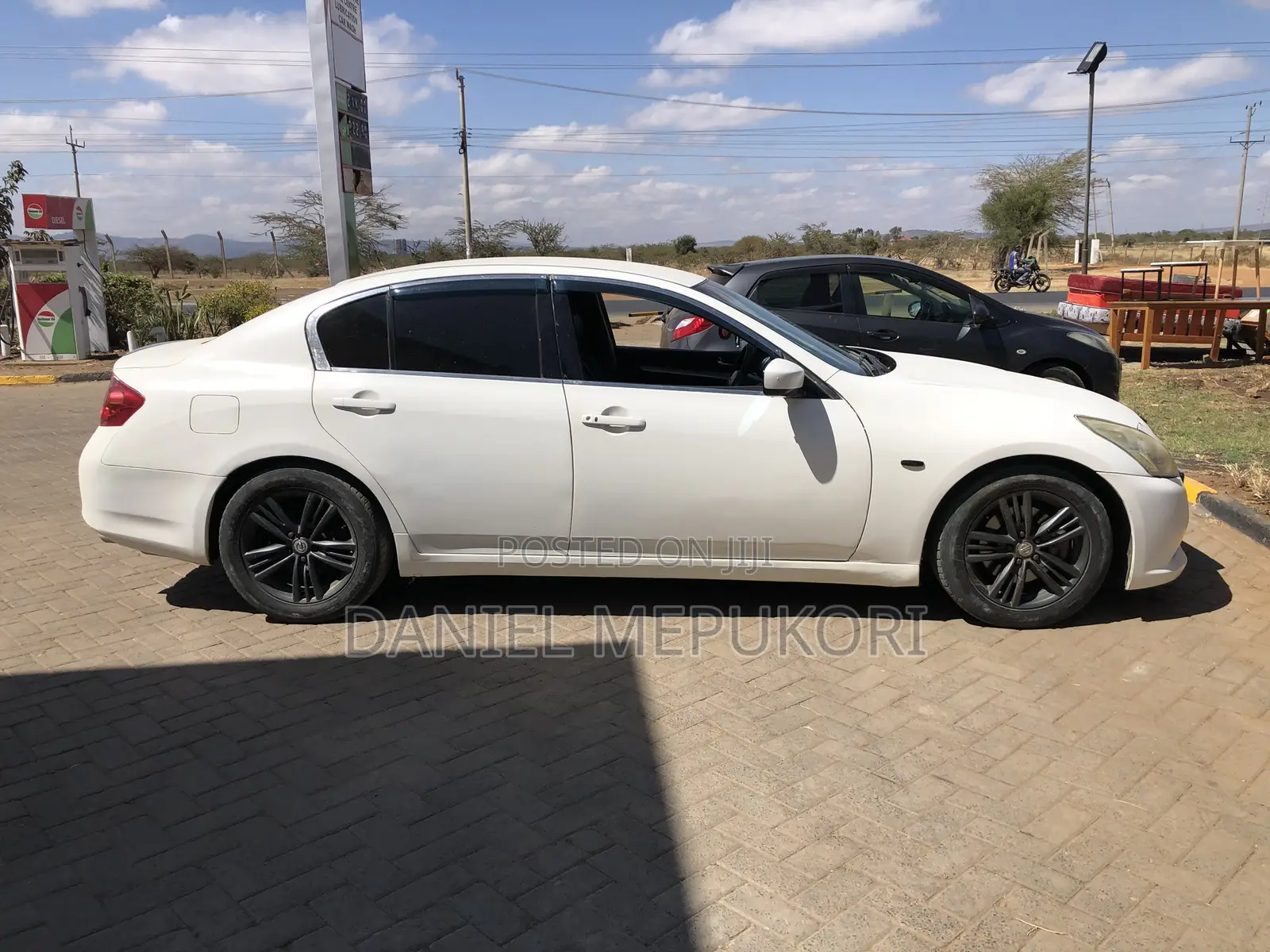 Nissan Skyline 2011 White