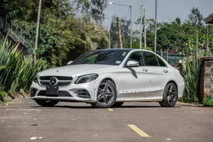 Mercedes-Benz C200 2019 Pearl