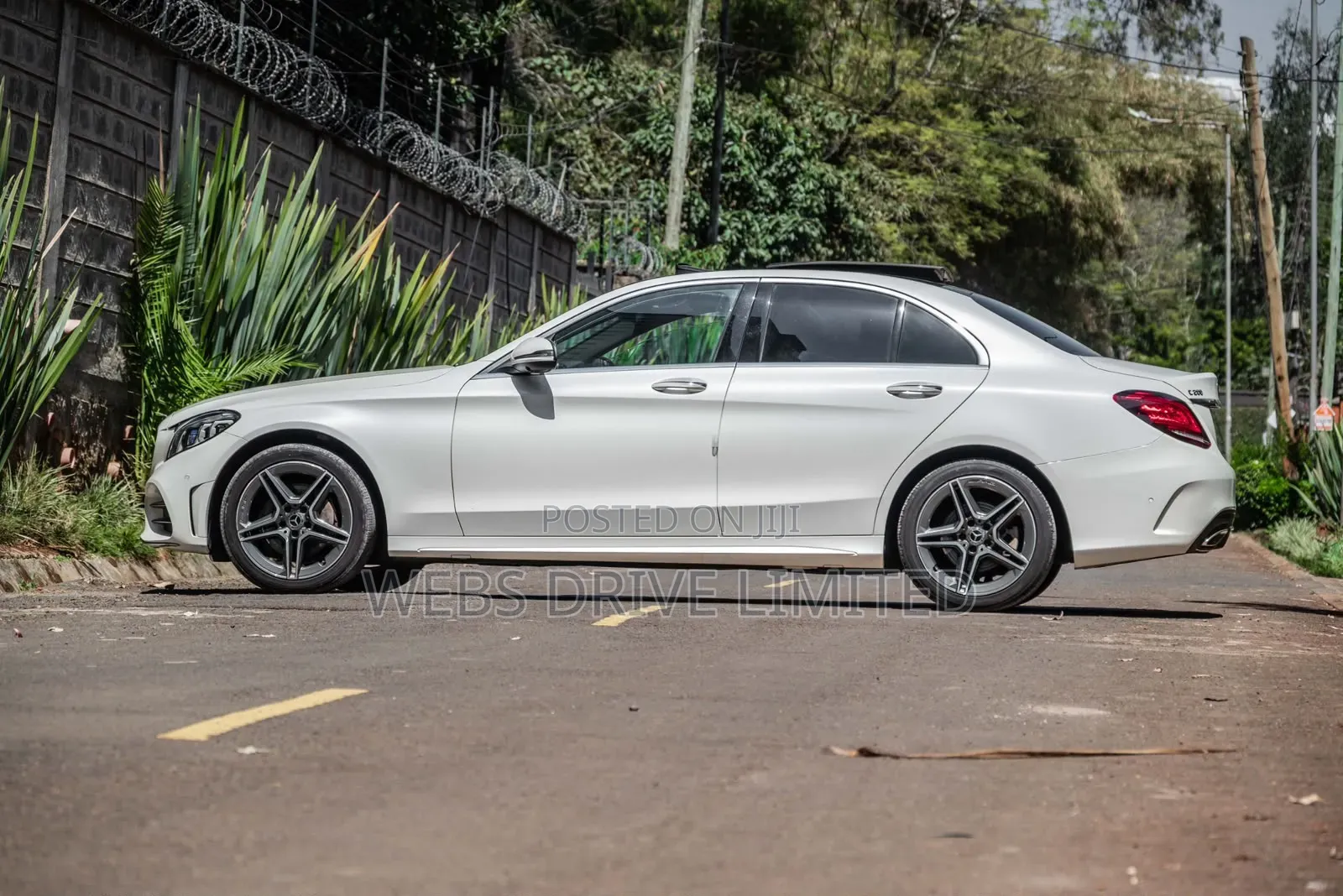 Mercedes-Benz C200 2019 Pearl